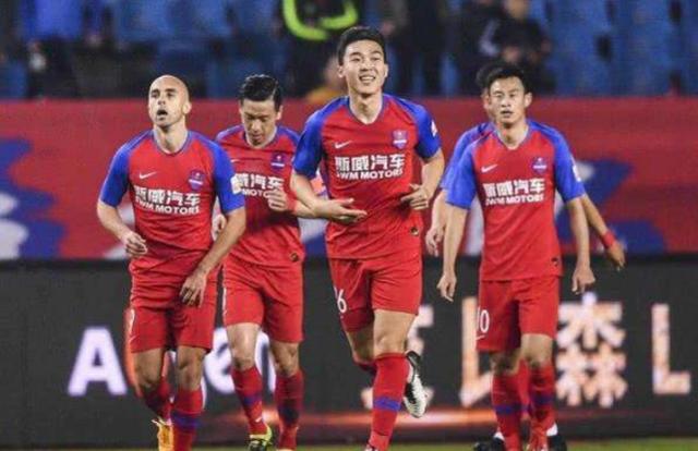 中超倒计时，阿贾克斯今晨临场应变，细节引发关注，底气十足，资深球员宣示担当的简单介绍